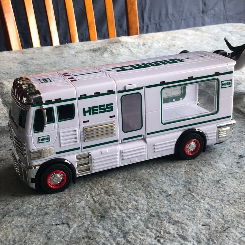 2018 Hess Rv - Picture 2 of 7